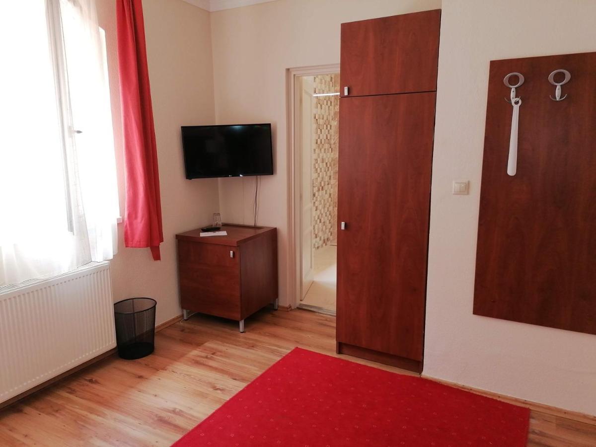 Nyíregyháza Staff House Bed & Breakfast エクステリア 写真